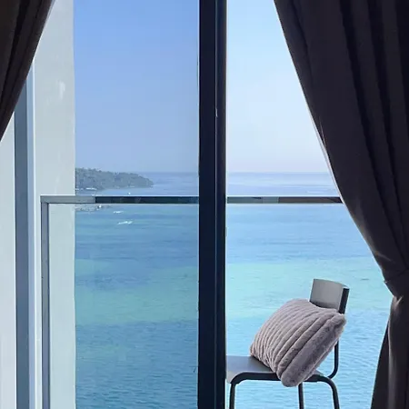 Homesuite' Home At The Shore Kota Kinabalu Exterior photo