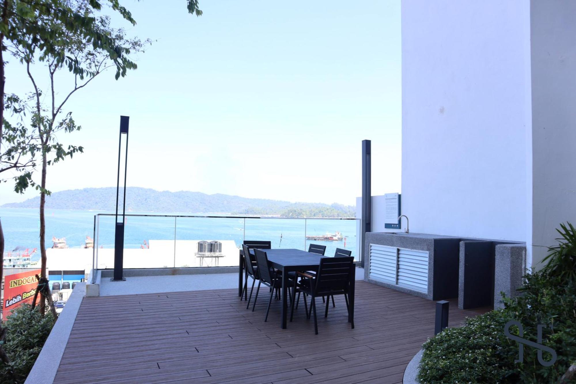 Homesuite' At The Shore Apartment