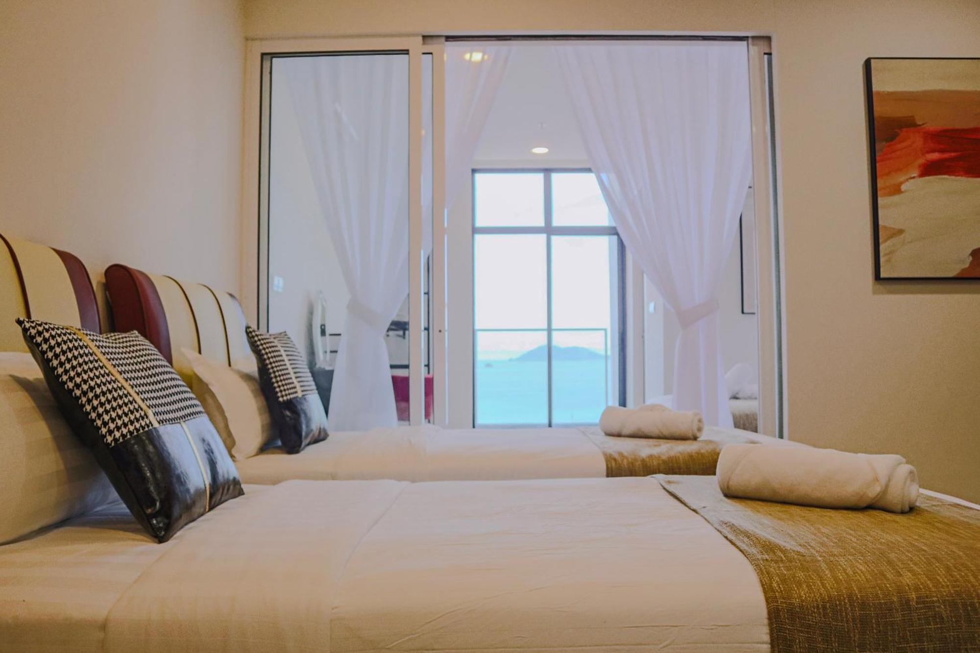 Homesuite' At The Shore Apartment